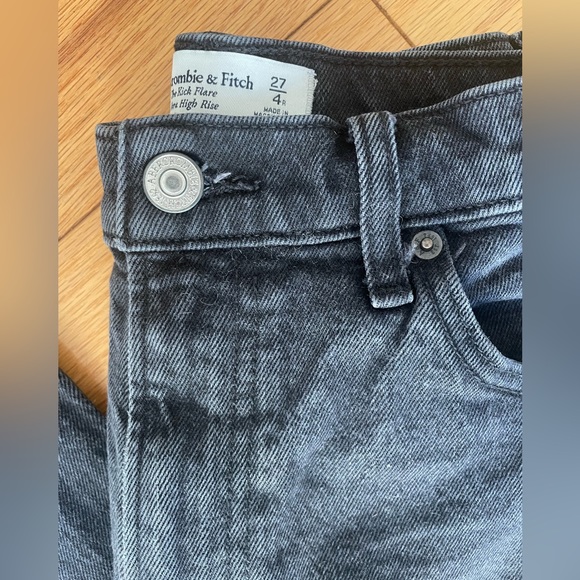 Abercrombie & Fitch The Kick Flare Ultra High Rise Sz 27 - Picture 2 of 9
